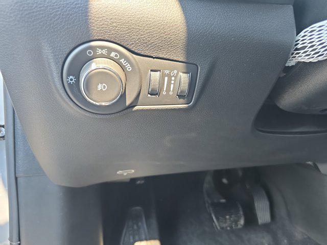 Photo of 2025 Silver Zynith Metallic Clearcoat Jeep Compass