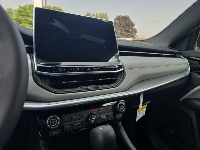 Photo of 2025 Silver Zynith Metallic Clearcoat Jeep Compass