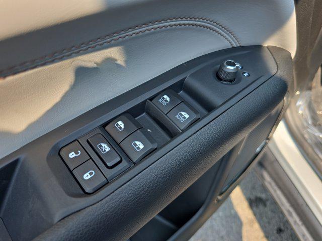 Photo of 2025 Silver Zynith Metallic Clearcoat Jeep Compass