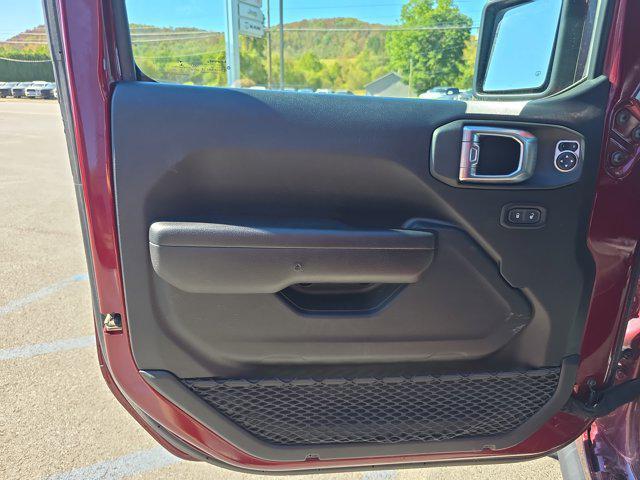 Photo of 2021 Snazzberry Pearlcoat Jeep Gladiator