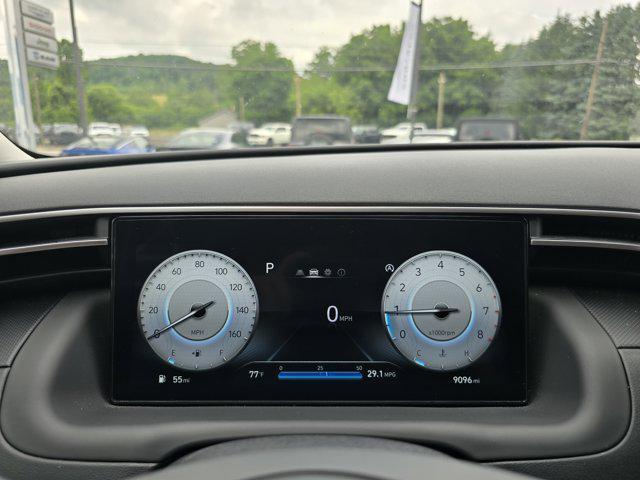 Photo of 2024 White Pearl Hyundai TUCSON