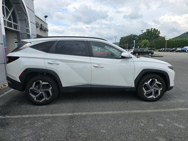 Photo of 2024 White Pearl Hyundai TUCSON