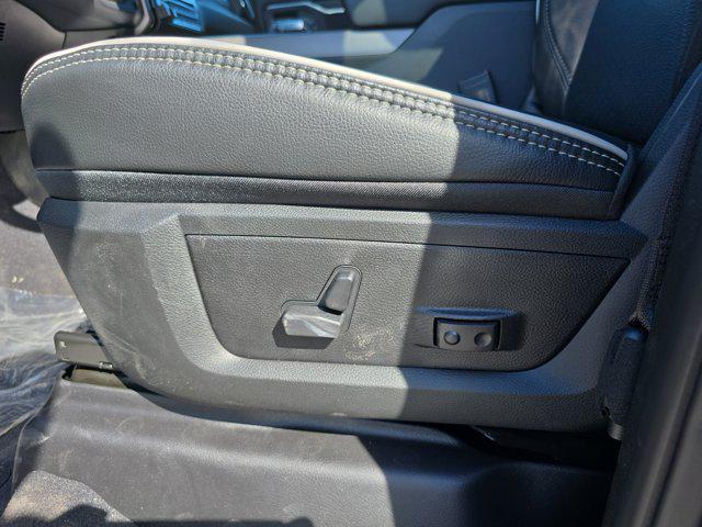 Photo of 2026 Diamond Black Crystal Pearlcoat RAM 2500