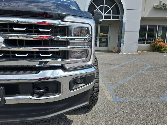 Photo of 2024 Agate Black Metallic Ford F-350