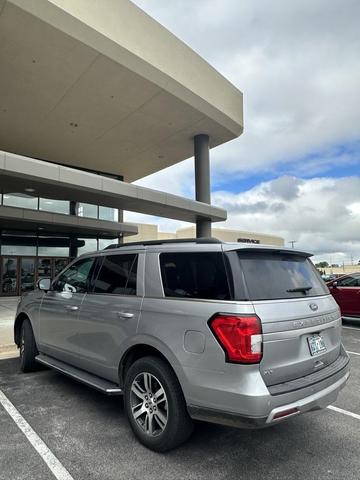 Photo of 2022 Iconic Silver Metallic Ford Expedition