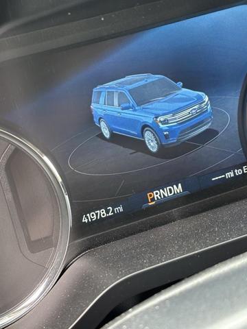 Photo of 2022 Iconic Silver Metallic Ford Expedition