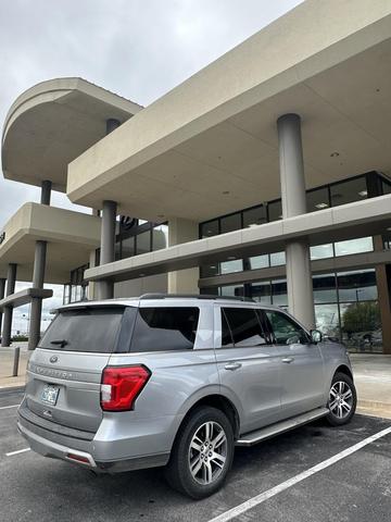 Photo of 2022 Iconic Silver Metallic Ford Expedition
