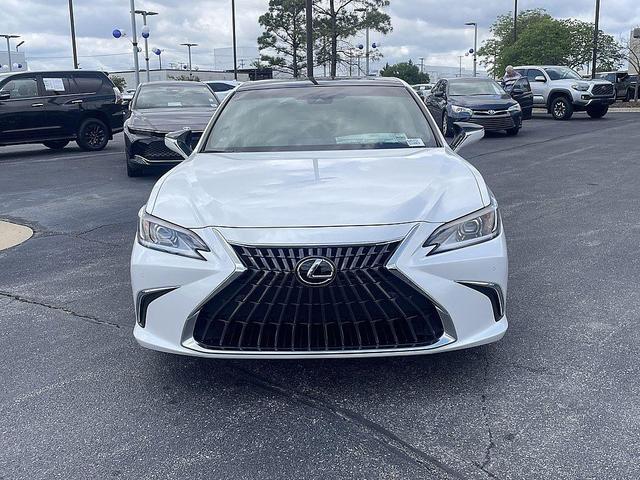 Photo of 2025 Pear Lexus ES 350