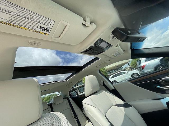 Photo of 2025 Pear Lexus ES 350