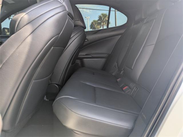 Photo of 2024 Ultra White Lexus UX 250h