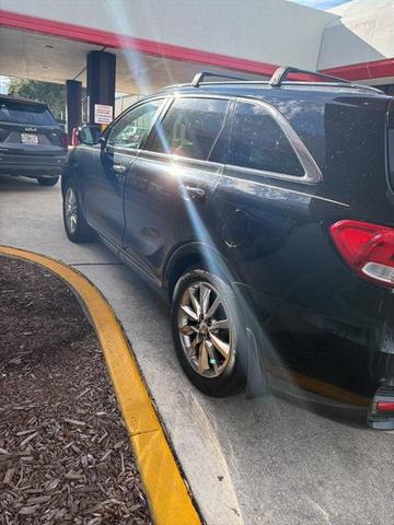 Photo of 2016 Ebony Black Kia Sorento