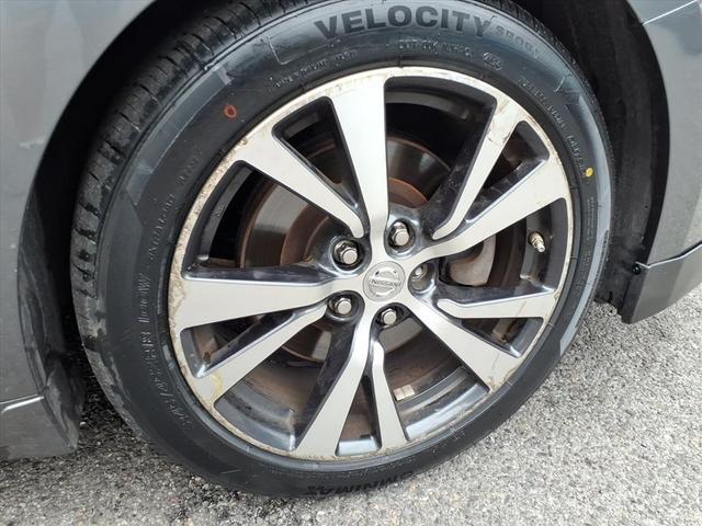 Photo of 2017 Gun Metallic Nissan Maxima