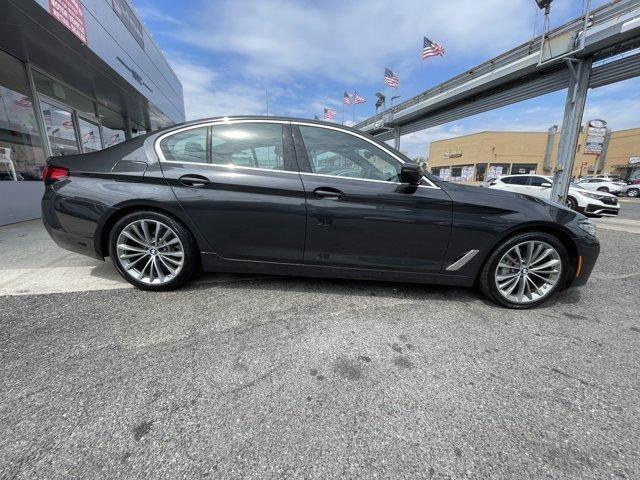 Photo of 2022 Dark Graphite Metallic BMW 530