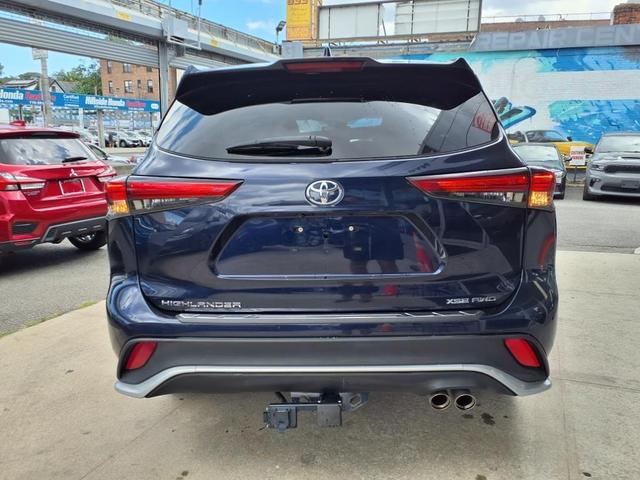 Photo of 2022 Blue Toyota Highlander
