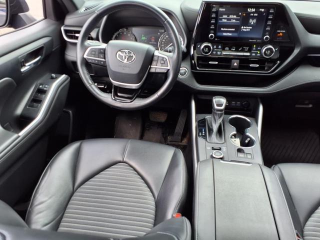 Photo of 2022 Blue Toyota Highlander