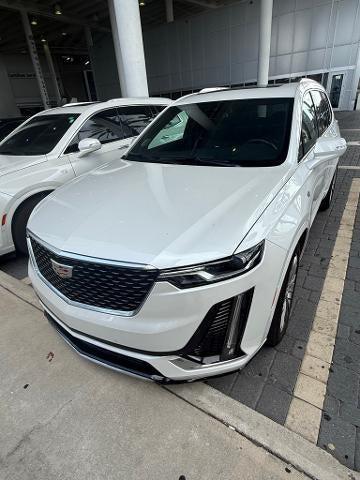 Photo of 2024 Crystal White Tricoat Cadillac XT6