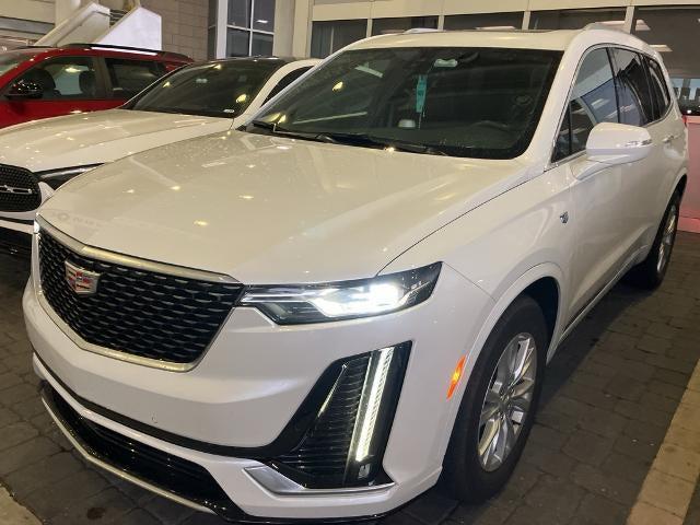 Photo of 2024 Crystal White Tricoat Cadillac XT6