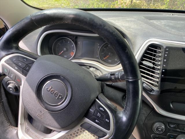 Photo of 2015 True Blue Pearlcoat Jeep Cherokee
