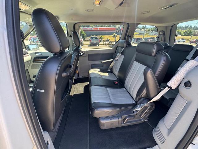 Photo of 2005 Vibrant White Clearcoat Mercury Monterey