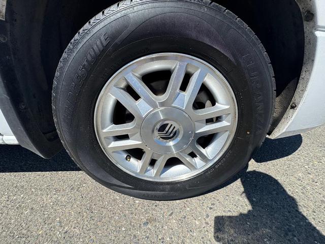 Photo of 2005 Vibrant White Clearcoat Mercury Monterey