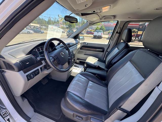 Photo of 2005 Vibrant White Clearcoat Mercury Monterey