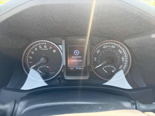 Photo of 2022 White Toyota Tacoma