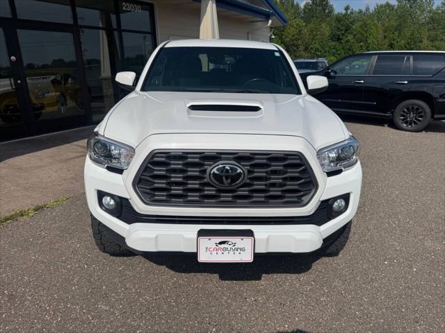 Photo of 2022 White Toyota Tacoma