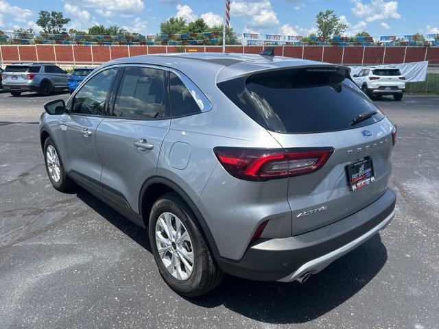 Photo of 2023 Iconic Silver Metallic Ford Escape