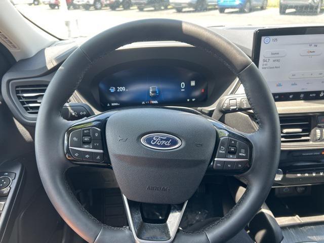 Photo of 2023 Iconic Silver Metallic Ford Escape