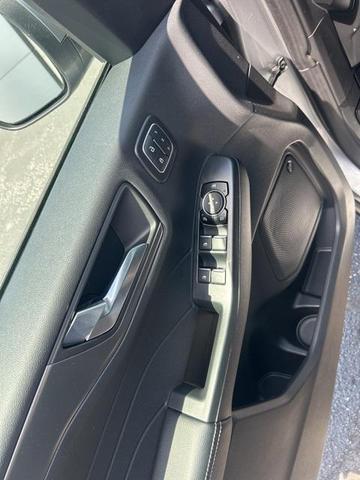 Photo of 2023 Iconic Silver Metallic Ford Escape