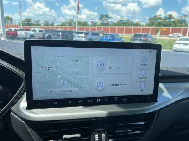 Photo of 2023 Iconic Silver Metallic Ford Escape