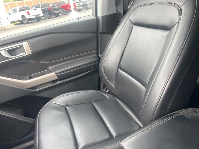 Photo of 2023 AGATE BLACK METALLIC Ford Explorer