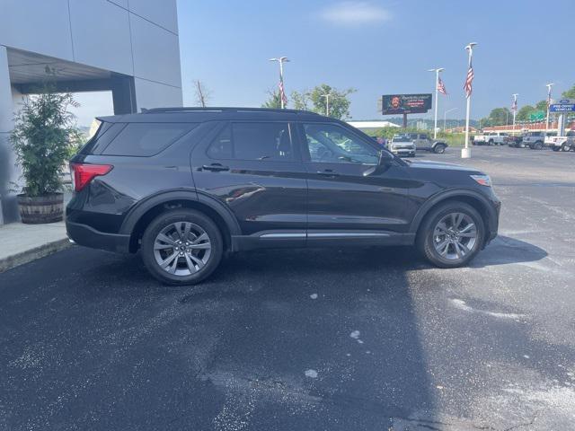Photo of 2022 Agate Black Metallic Ford Explorer