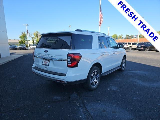 Photo of 2024 White Ford Expedition