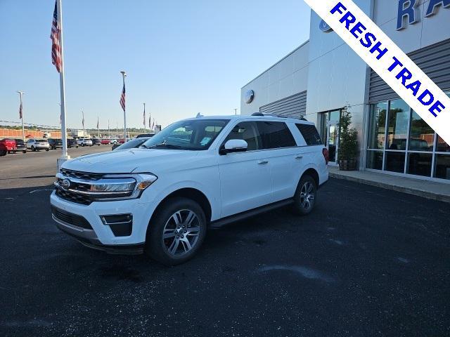 Photo of 2024 White Ford Expedition