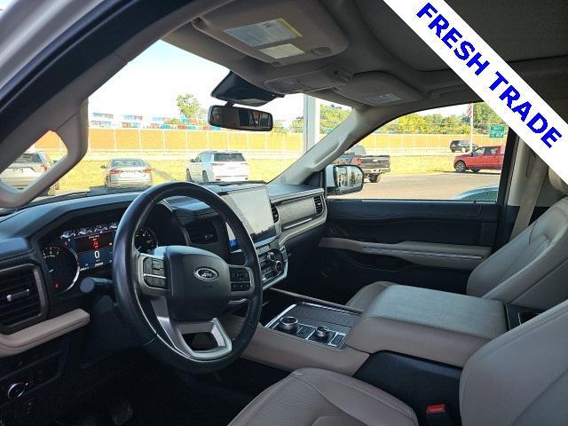 Photo of 2024 White Ford Expedition