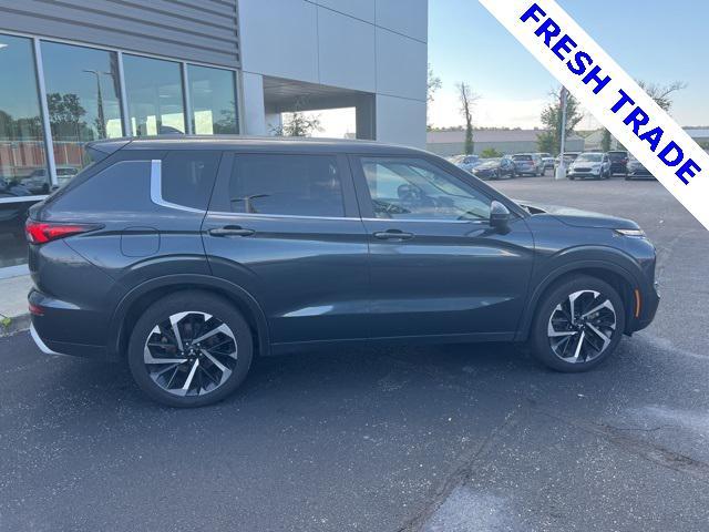 Photo of 2024 Gray Mitsubishi Outlander