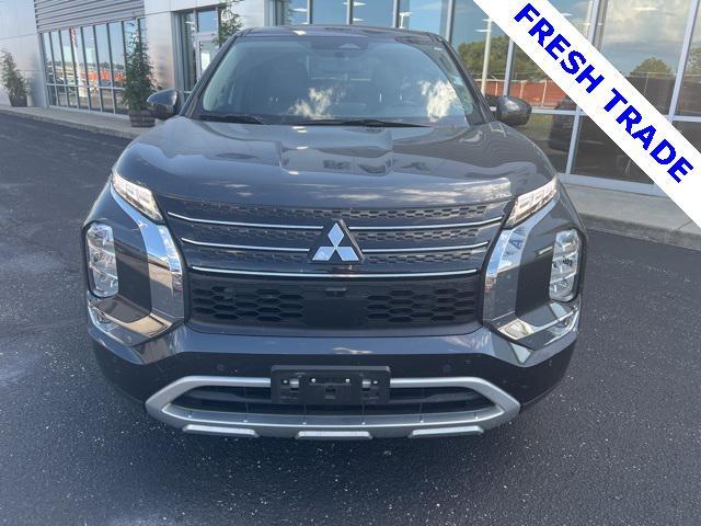 Photo of 2024 Gray Mitsubishi Outlander