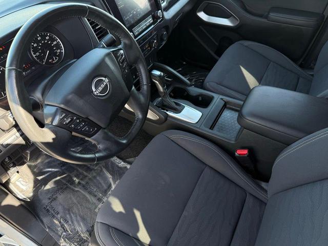 Photo of 2024 Glacier White Nissan Frontier