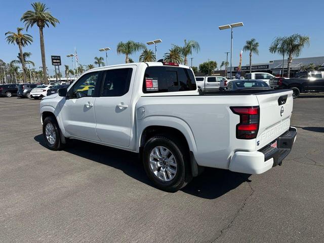 Photo of 2024 Glacier White Nissan Frontier