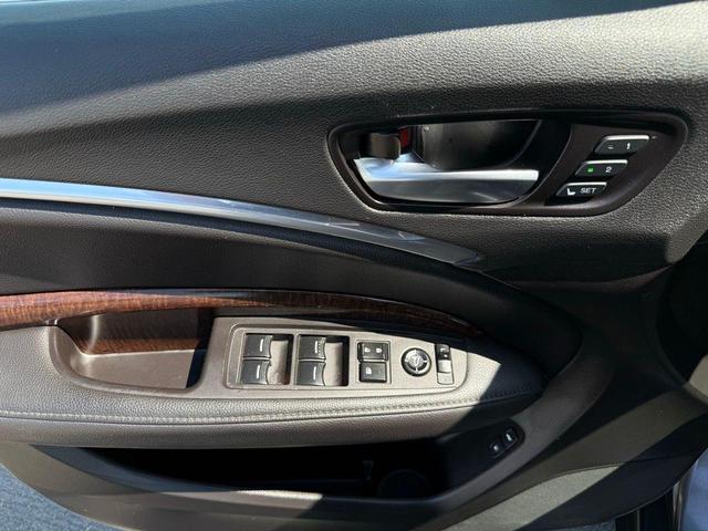 Photo of 2020 Gray Acura MDX