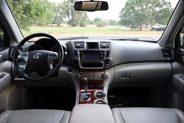 Photo of 2013 Blizzard Pearl Toyota Highlander