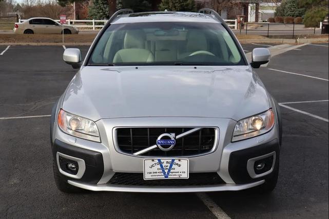Photo of 2010 Electric Silver Metallic Volvo XC70