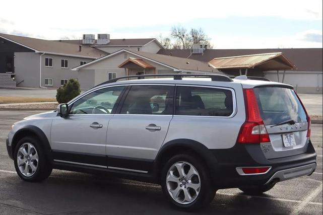 Photo of 2010 Electric Silver Metallic Volvo XC70