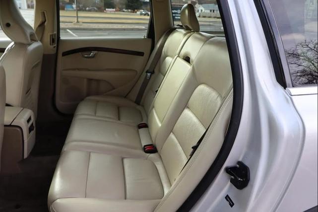 Photo of 2010 Electric Silver Metallic Volvo XC70