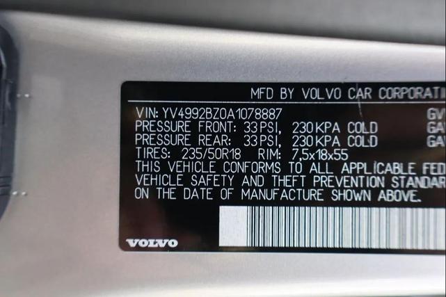 Photo of 2010 Electric Silver Metallic Volvo XC70