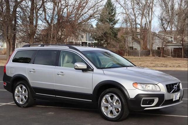 Photo of 2010 Electric Silver Metallic Volvo XC70