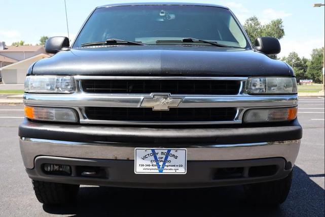 Photo of 2004 Gray Chevrolet Tahoe