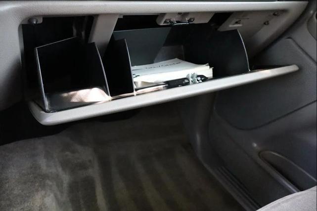 Photo of 2004 Gray Chevrolet Tahoe