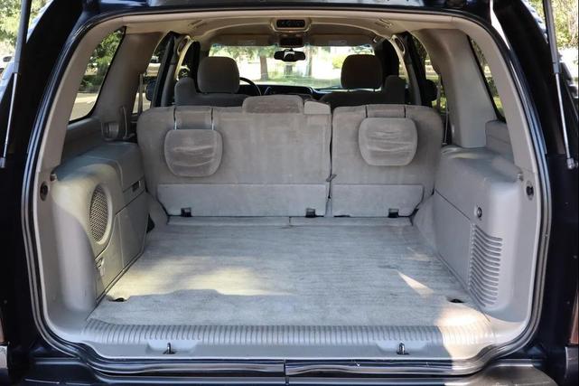 Photo of 2004 Gray Chevrolet Tahoe